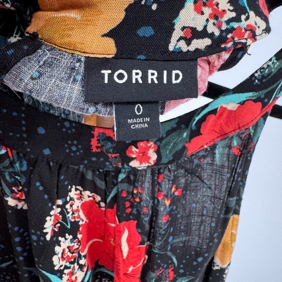 Torrid Black Floral Textured Stretch Rayon Goddess Tank - Picture 12 of 14